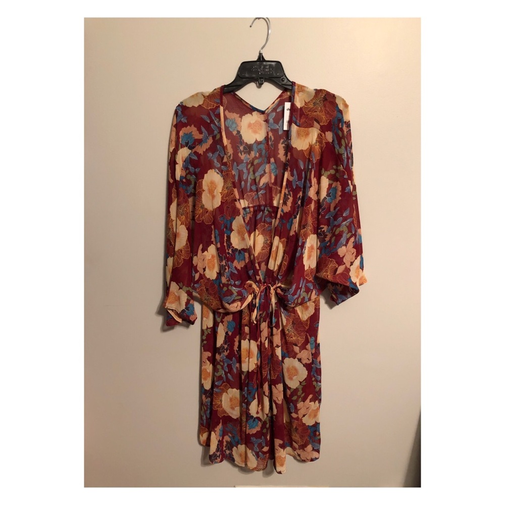 🌟NWT Floral kimono